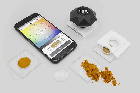 Nix QC Color Sensor in use measuring powders - 2