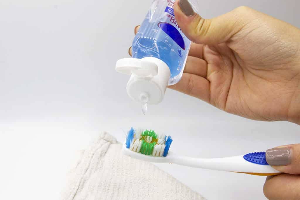 Tutorial CleaningClothes HandSanitizer 01 