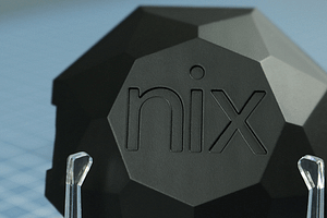 The close-up of the Nix Pro lid is shown, highlighting the Nix logo engraved into to
