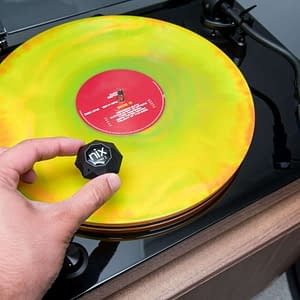 Nix Mini 2 Color Sensor scanning vinyl record