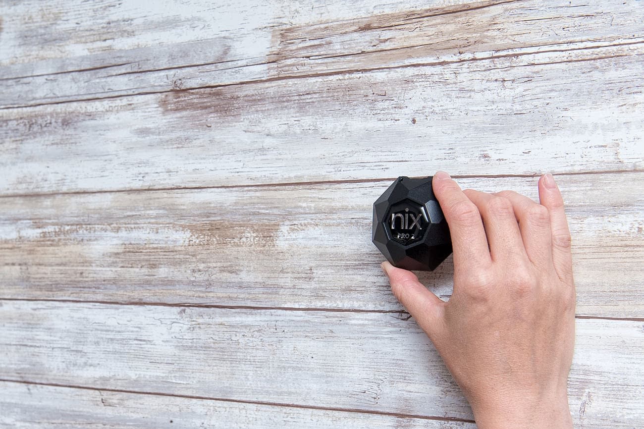 Nix Pro 2 scanning wood texture wall